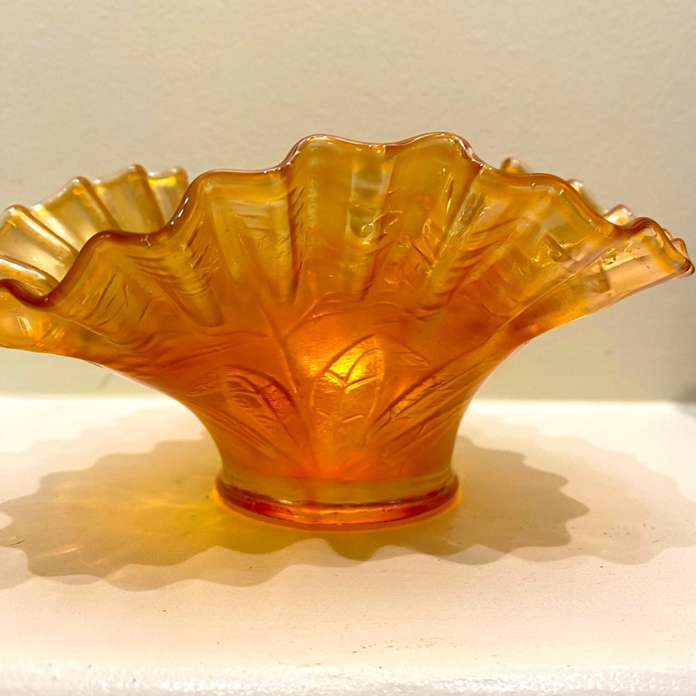 Vintage Marigolds Carnival Glass Ruffled Dish smooth rays 6” across